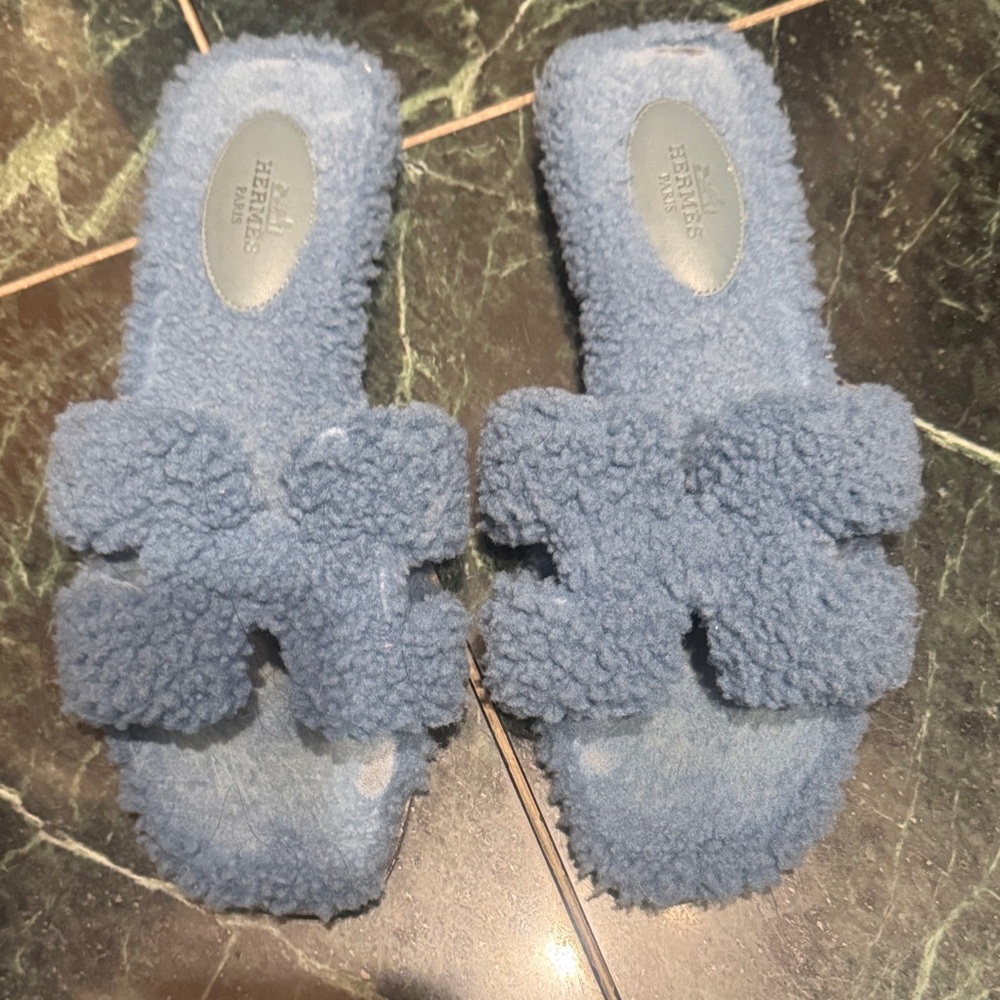 Hermès Blue Shearling Oran Slide Slippers